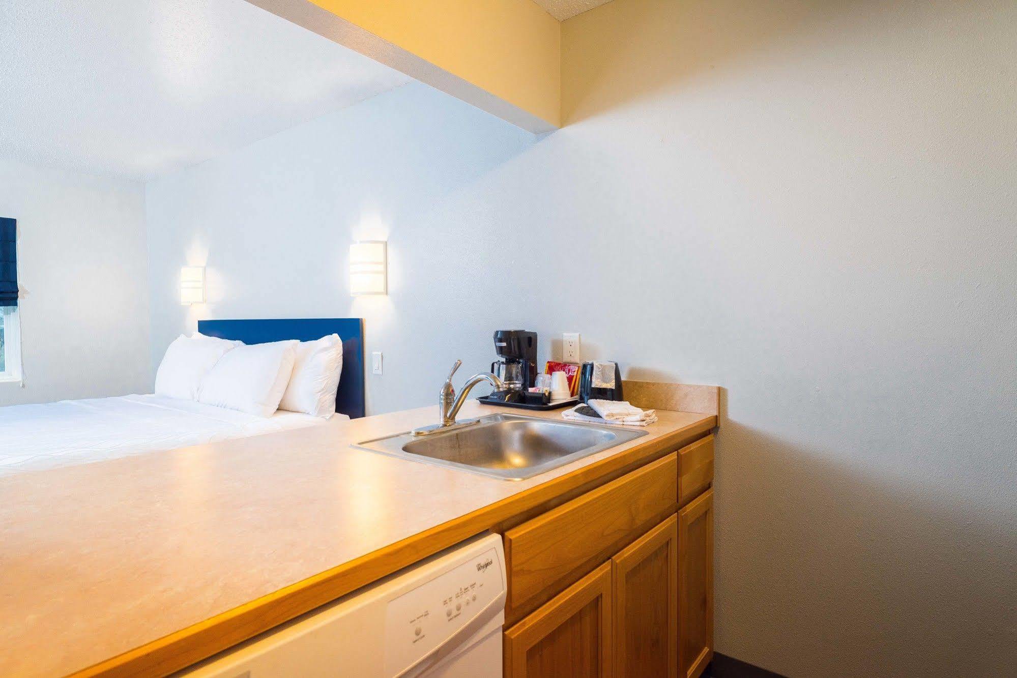 Studio Z, Ascend Hotel Collection Saint Robert Exterior photo